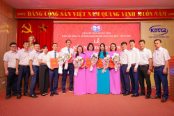Công ty CP Kinh doanh than Cẩm Phả - Vinacomin kết nạp Đảng viên mới kỷ niệm 60 năm thành lập tỉnh Quảng Ninh
