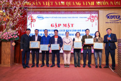 Công ty CP Kinh doanh than Cẩm Phả - Vinacomin gặp mặt, tặng quà cho CBCNV, người lao động có hoàn cảnh khó khăn, người lao động xuất sắc nhân dịp Tết Nguyên đán Giáp Thìn 2024
