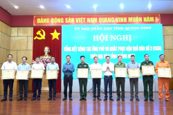 Công ty CP Kinh doanh than Cẩm Phả - Vinacomin nhận Bằng khen đã có thành tích xuất sắc đột xuất trong phòng, chống, khắc phục hậu quả bão số 3 (Yagi)