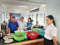 Công đoàn Công ty CP Kinh doanh Than Cẩm Phả chào mừng kỉ niệm nhân kỷ niệm 96 năm ngày thành lập Công đoàn Việt Nam.