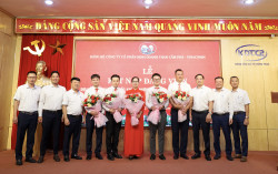 Các chi bộ trực thuộc Đảng bộ Công ty CP Kinh doanh Than Cẩm Phả - Vinacomin tổ chức Lễ kết nạp đảng viên nhân dịp kỷ niệm 80 năm Quốc khánh 2/9