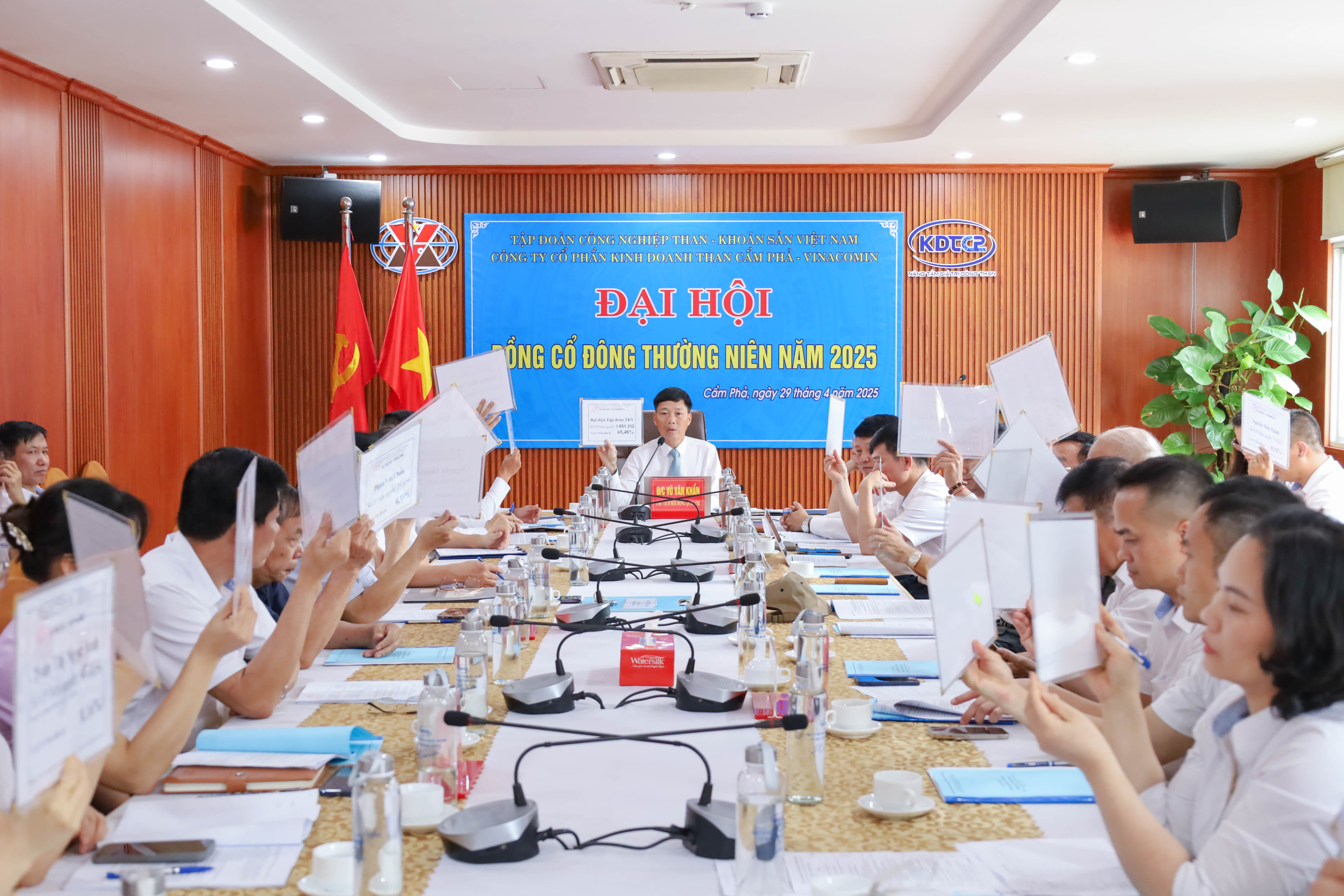 Công ty CP Kinh doanh than Cẩm Phả - Vinacomin tổ chức thành công Đại hội đồng cổ đông thường niên năm 2025