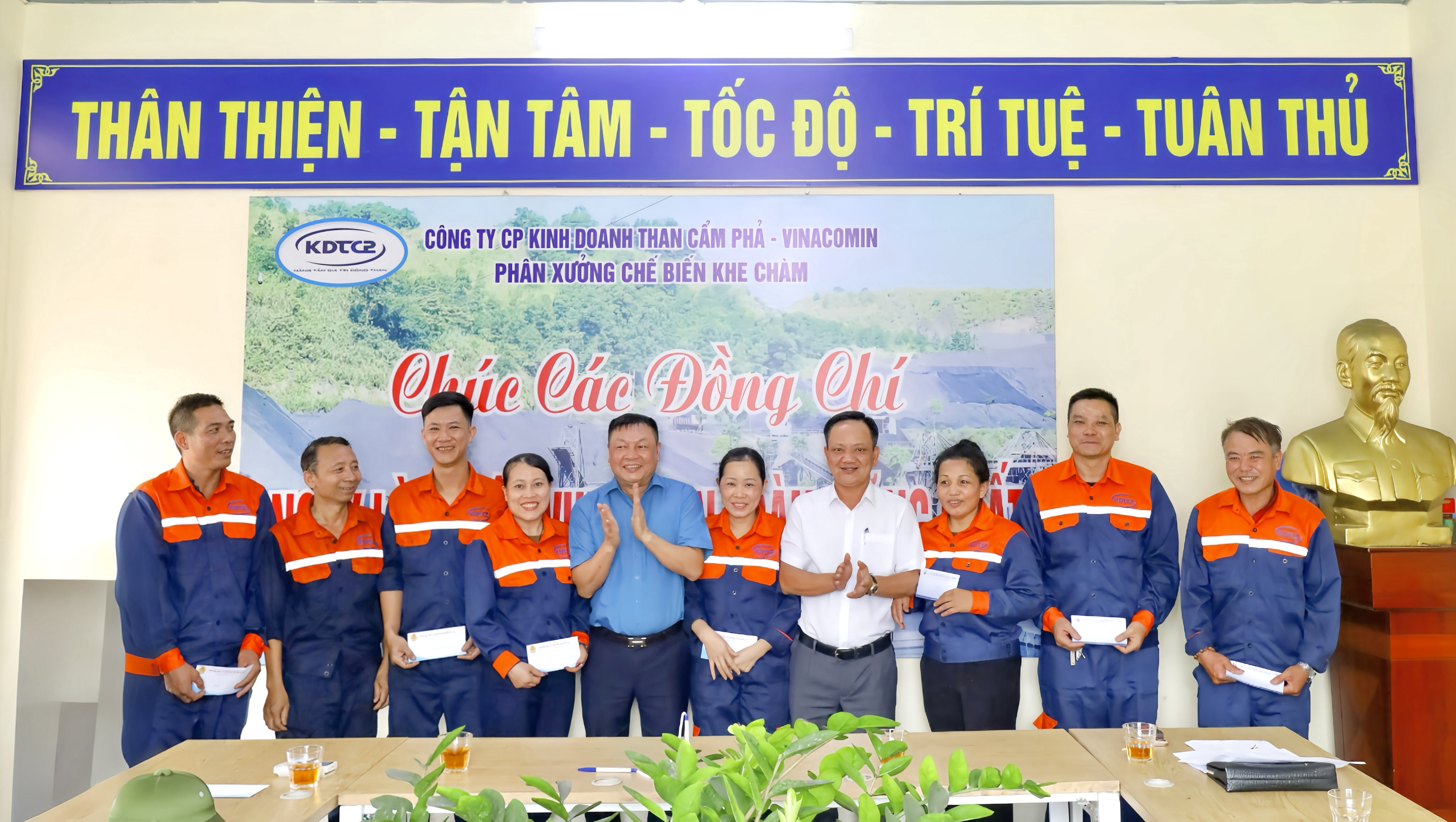 Lan tỏa tinh thần “Người thợ mỏ – Người chiến sĩ” trong Tháng Công nhân tại Công ty Cổ phần Kinh doanh Than Cẩm Phả - Vinacomin
