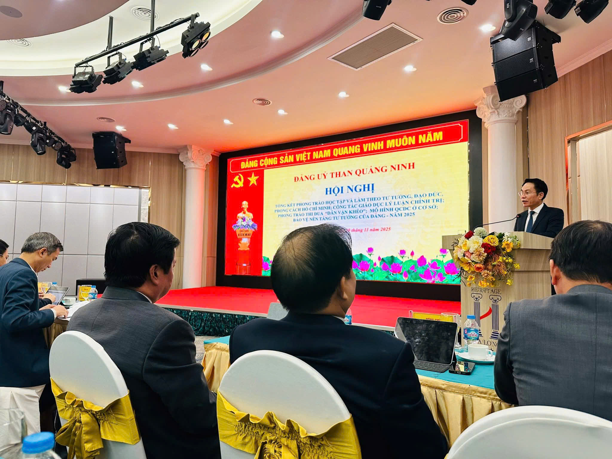 z7270444049484 81f7fc15f6bf41148de00293aec1b0af