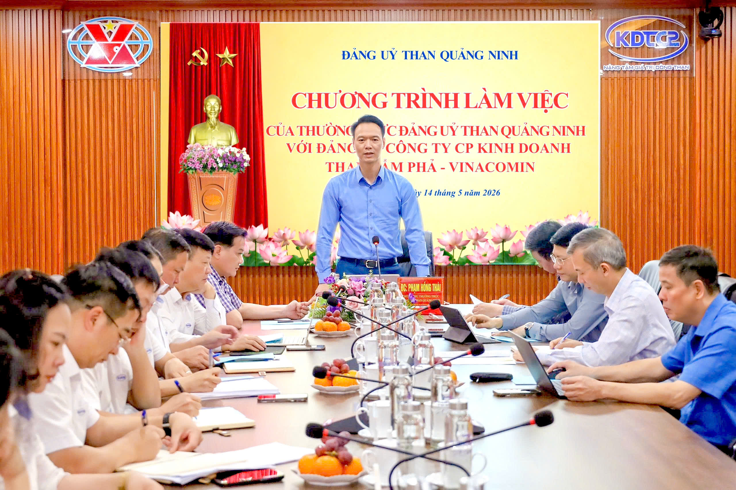 Thường Trực Đảng Ủy Than Quảng Ninh  Làm Việc Với Đảng Ủy Công Ty  Cp Kinh Doanh Than Cẩm Phả - Vinacomin