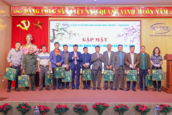 Công ty CP Kinh doanh than Cẩm Phả - Vinacomin gặp mặt tặng quà cho CBCNV xuất sắc năm 2024, các gia đình khó khăn nhân dịp Tết Nguyên đán Ất Tỵ 2025