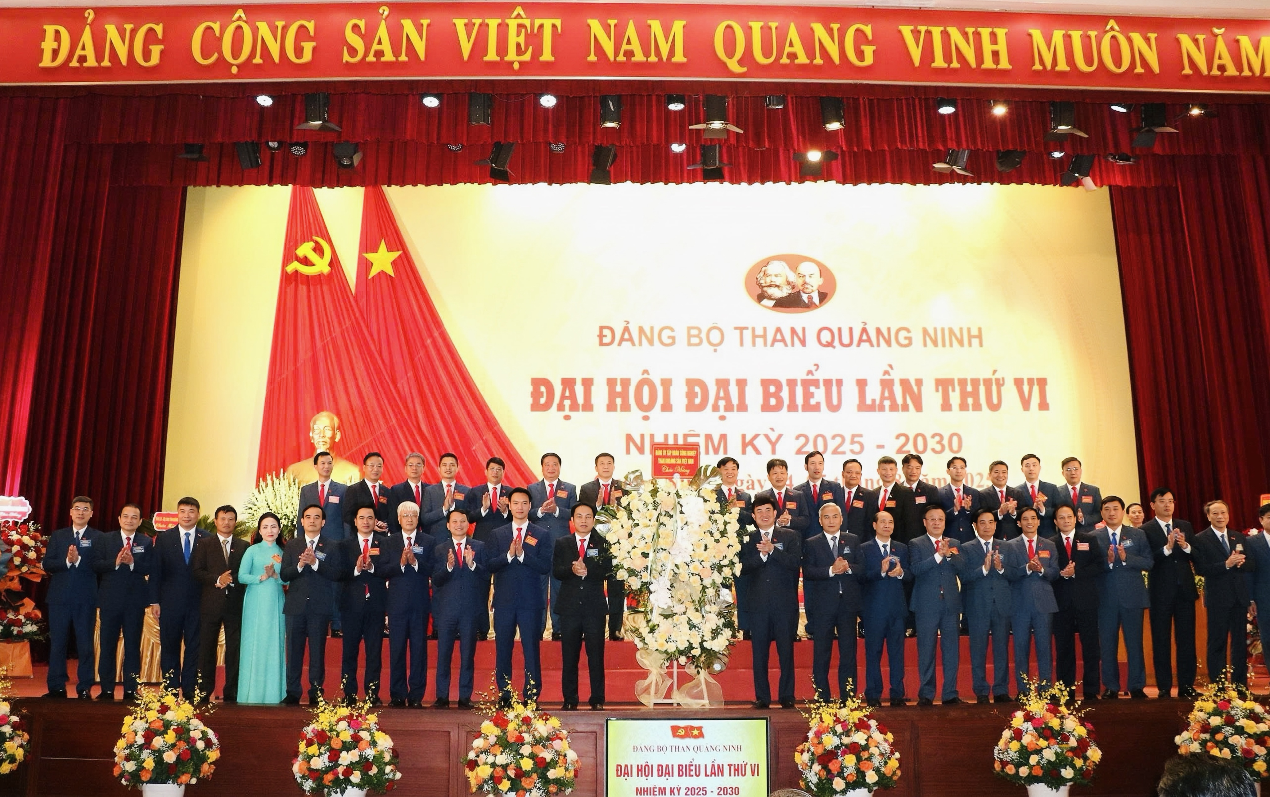 Đoàn đại biểu Đảng bộ Công ty CP Kinh doanh Than Cẩm Phả – Vinacomin tham dự Đại hội Đảng bộ Than Quảng Ninh lần thứ VI, nhiệm kỳ 2025–2030