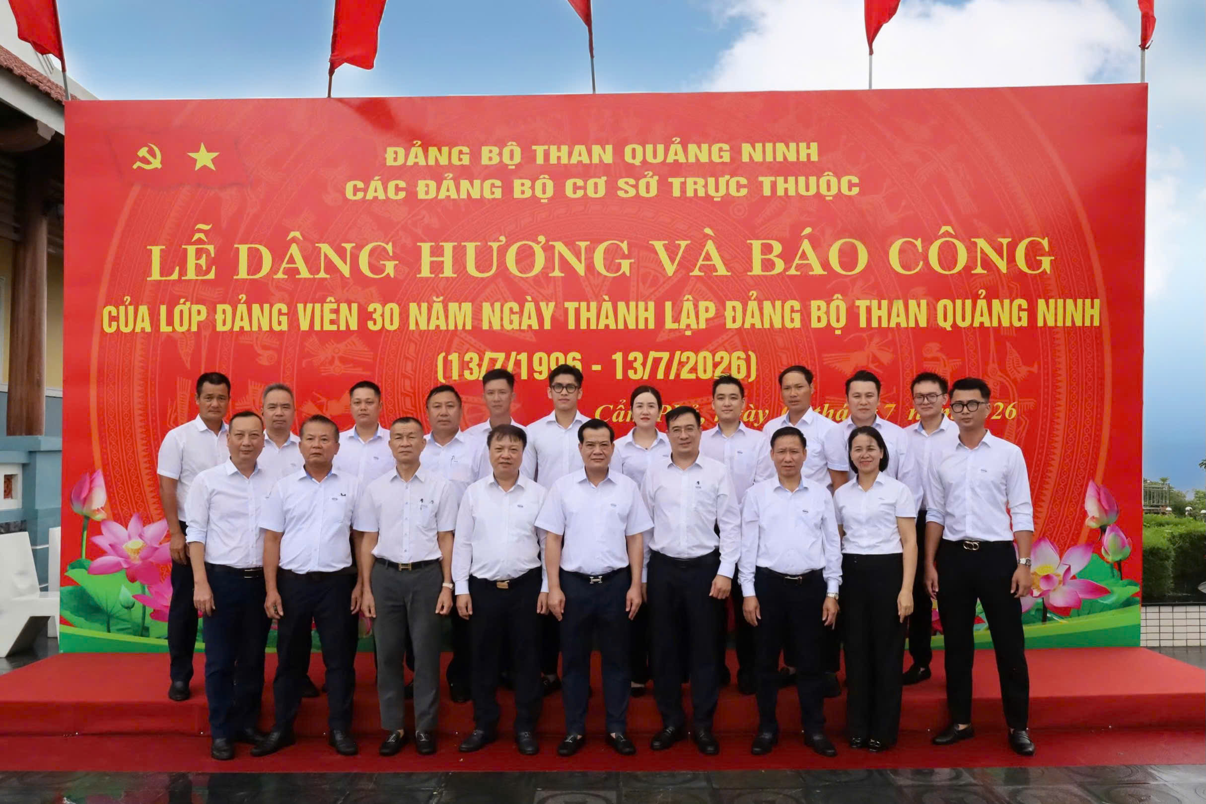 Về " địa chỉ đỏ" giáo dục truyền thống nhân kỷ niệm 30 năm ngày thành lập Đảng bộ Than Quảng Ninh